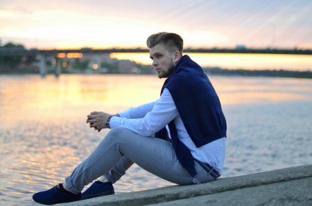 Moda męska w stylu casual.