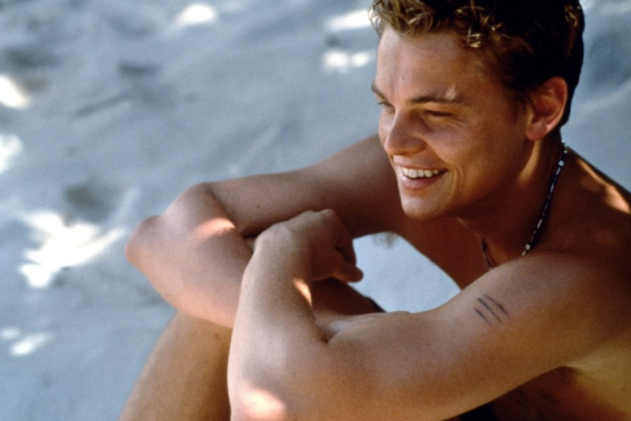 niebianska plaza leonardo dicaprio fryzura