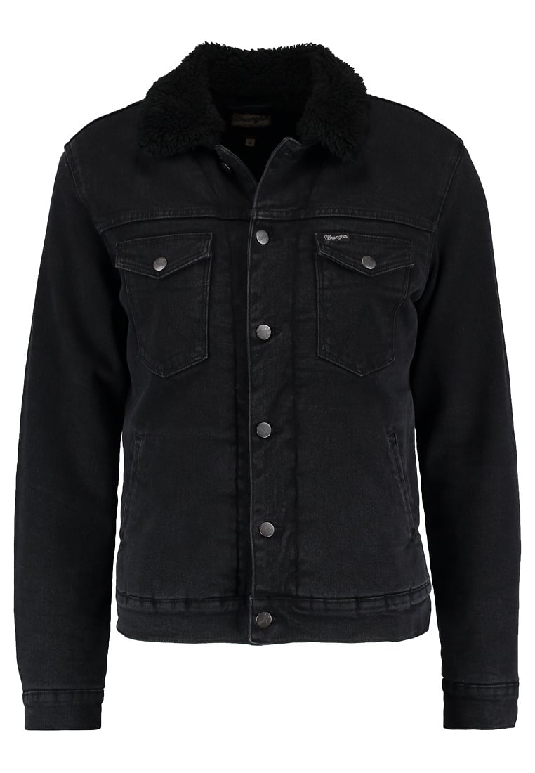 czarna kurtka jeansowa wrangler